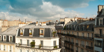 Vue de Paris avec maisons parisiennes